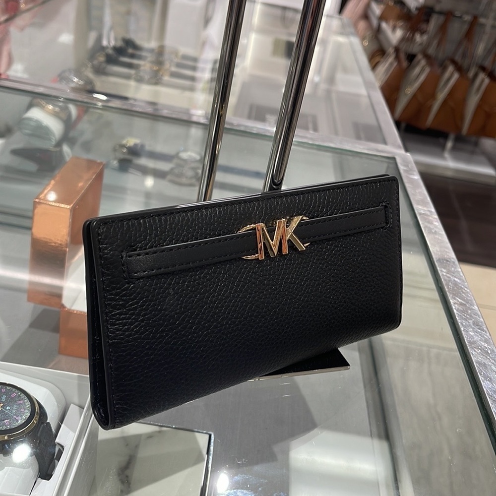 MICHAEL KORS
Reed Large Pebbled Leather Snap Wallet
Style# 35S3G6RE3L
Black 
NWT - Picture 11 of 16